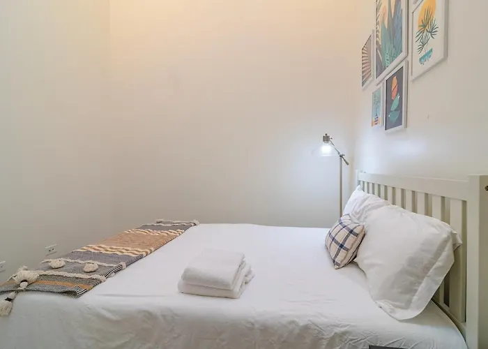 2br Escape With Optional Parking Near Mccormick Place, Navy Pier, Shedd Aquarium, And Millennium Park *
