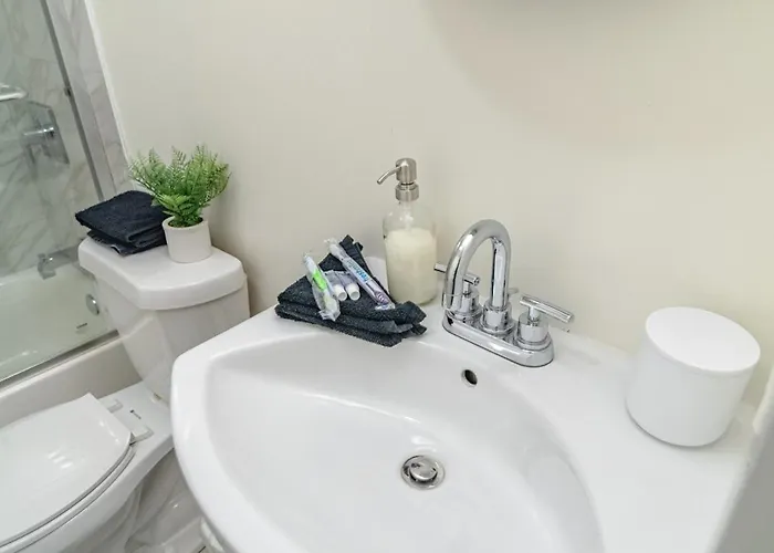 Apartment 2br Escape With Optional Parking Near Mccormick Place, Navy Pier, Shedd Aquarium, And Millennium Park Chicago