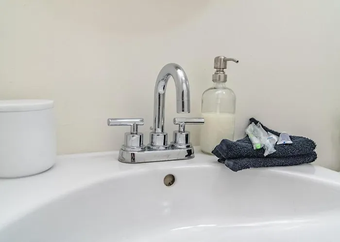 Apartment 2br Escape With Optional Parking Near Mccormick Place, Navy Pier, Shedd Aquarium, And Millennium Park *