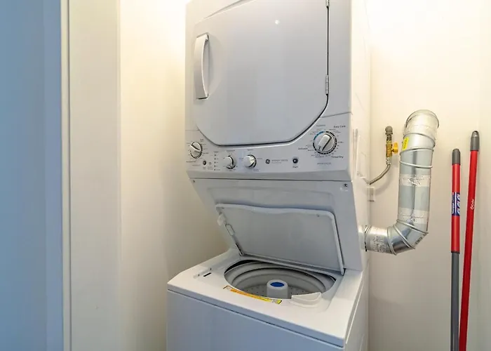 Apartment 2br Escape With Optional Parking Near Mccormick Place, Navy Pier, Shedd Aquarium, And Millennium Park