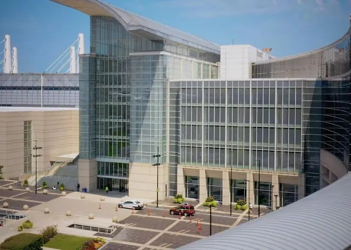 Apartment 2br Escape With Optional Parking Near Mccormick Place, Navy Pier, Shedd Aquarium, And Millennium Park *