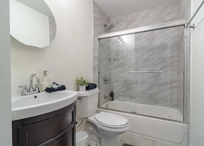 2br Escape With Optional Parking Near Mccormick Place, Navy Pier, Shedd Aquarium, And Millennium Park