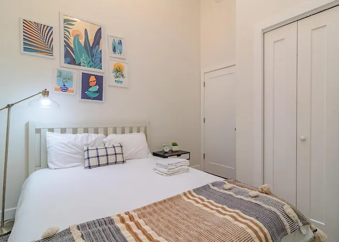 Apartment 2br Escape With Optional Parking Near Mccormick Place, Navy Pier, Shedd Aquarium, And Millennium Park *