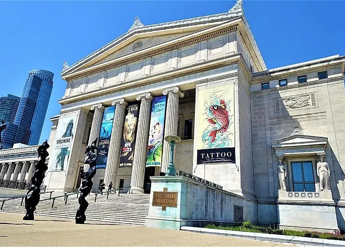 Apartment 2br Escape With Optional Parking Near Mccormick Place, Navy Pier, Shedd Aquarium, And Millennium Park