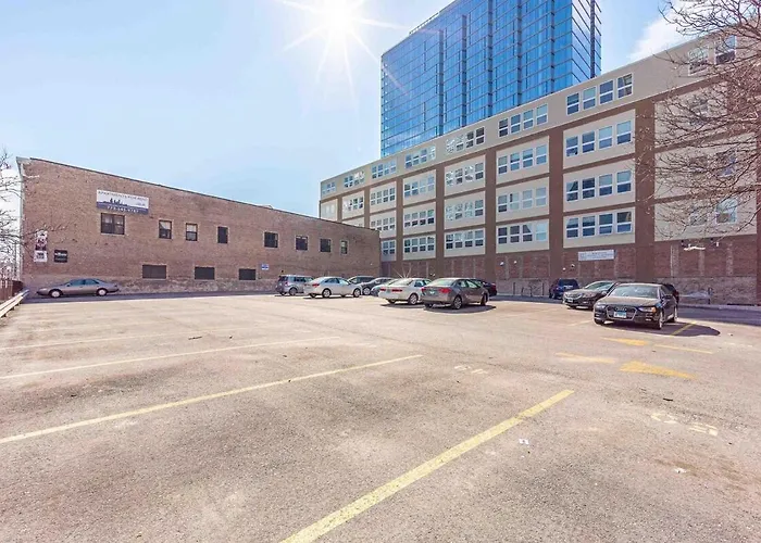 Apartment 2br Escape With Optional Parking Near Mccormick Place, Navy Pier, Shedd Aquarium, And Millennium Park Chicago