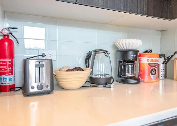 2br Escape With Optional Parking Near Mccormick Place, Navy Pier, Shedd Aquarium, And Millennium Park *