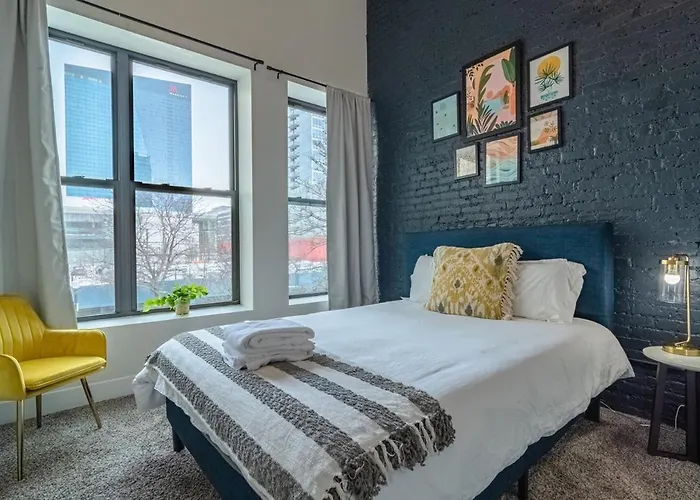 2br Escape With Optional Parking Near Mccormick Place, Navy Pier, Shedd Aquarium, And Millennium Park