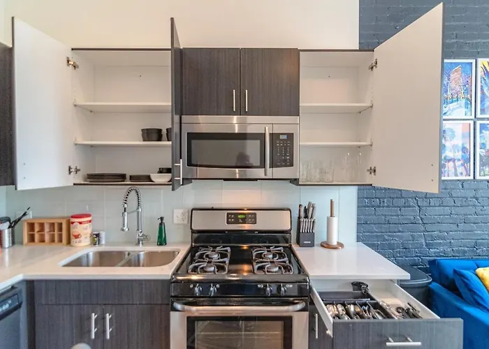 2br Escape With Optional Parking Near Mccormick Place, Navy Pier, Shedd Aquarium, And Millennium Park *